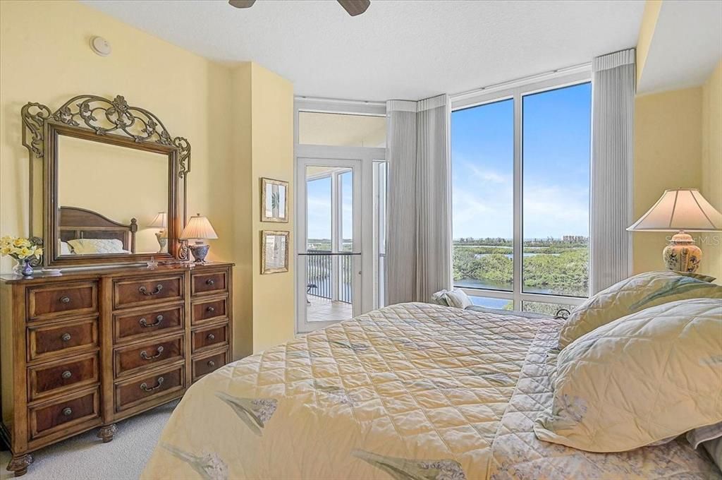 For Sale: $985,000 (3 beds, 3 baths, 2203 Square Feet)