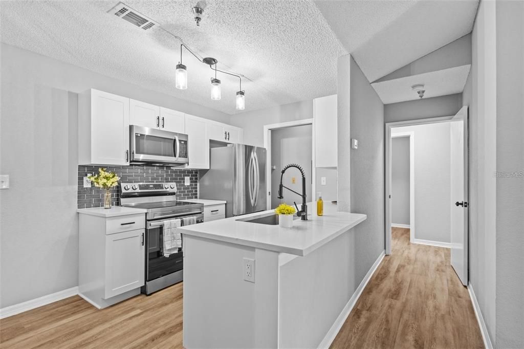 For Rent: $2,150 (2 beds, 2 baths, 1028 Square Feet)