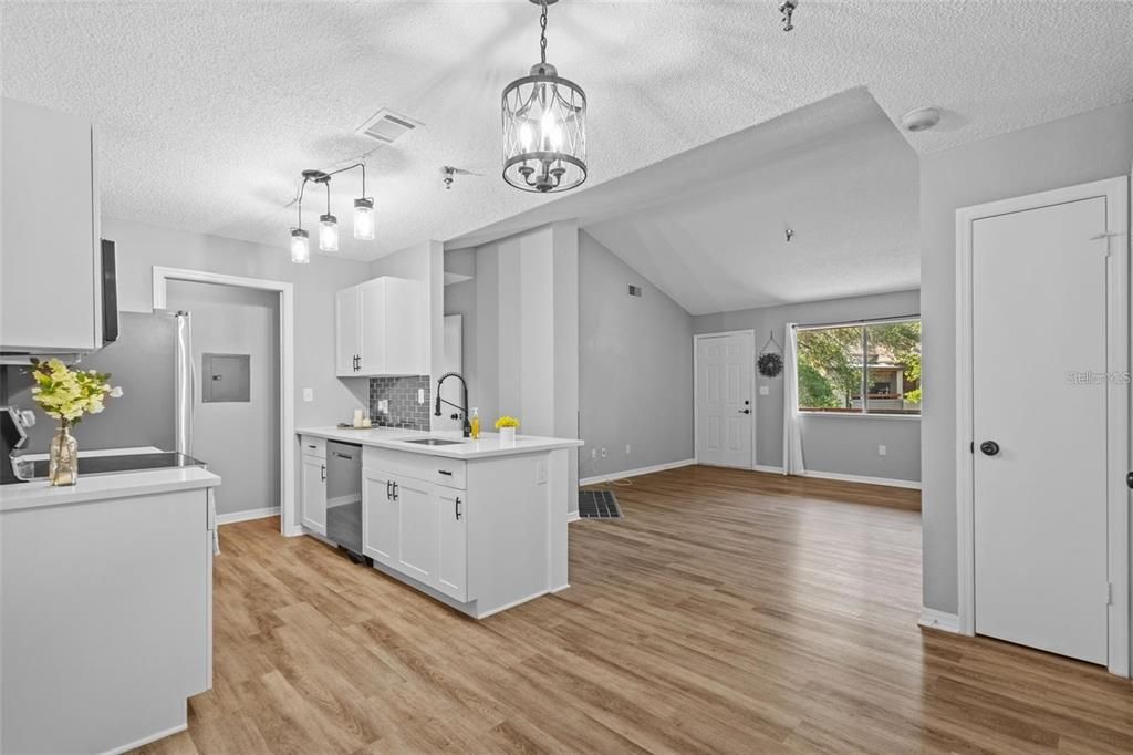For Rent: $2,150 (2 beds, 2 baths, 1028 Square Feet)