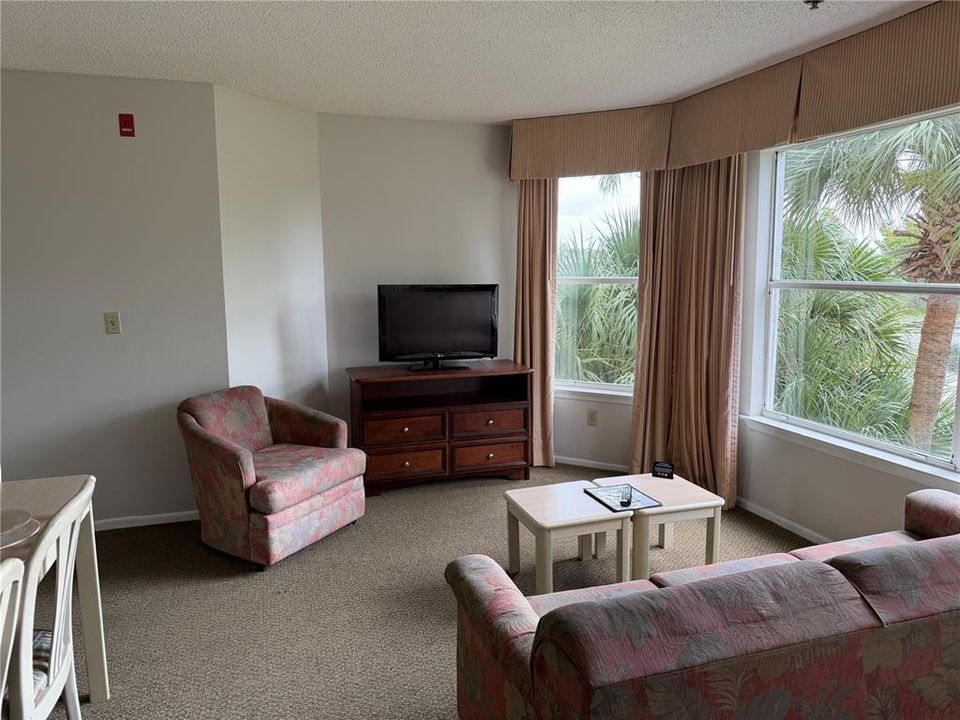For Sale: $93,998 (2 beds, 1 baths, 759 Square Feet)