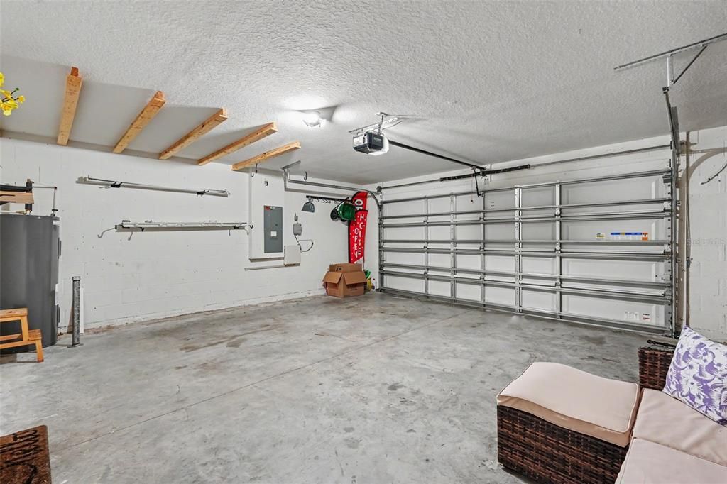 En Renta: $2,500 (5 camas, 3 baños, 2605 Pies cuadrados)