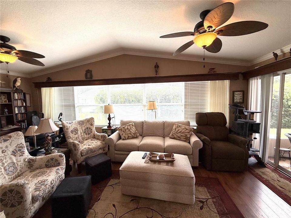 En Venta: $438,000 (3 camas, 2 baños, 1792 Pies cuadrados)