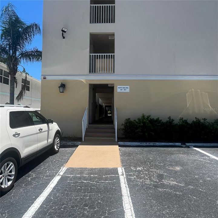 For Rent: $5,500 (2 beds, 2 baths, 912 Square Feet)