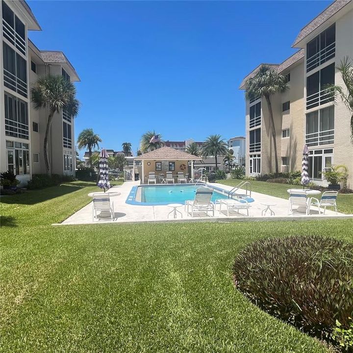 For Rent: $5,500 (2 beds, 2 baths, 912 Square Feet)