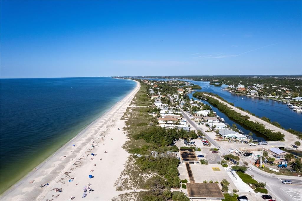 For Rent: $5,500 (2 beds, 2 baths, 912 Square Feet)