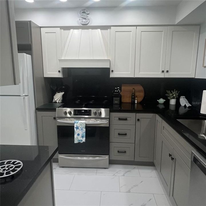 For Rent: $5,500 (2 beds, 2 baths, 912 Square Feet)