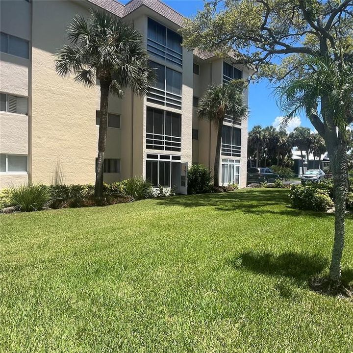 For Rent: $5,500 (2 beds, 2 baths, 912 Square Feet)