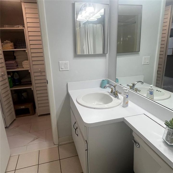 For Rent: $5,500 (2 beds, 2 baths, 912 Square Feet)