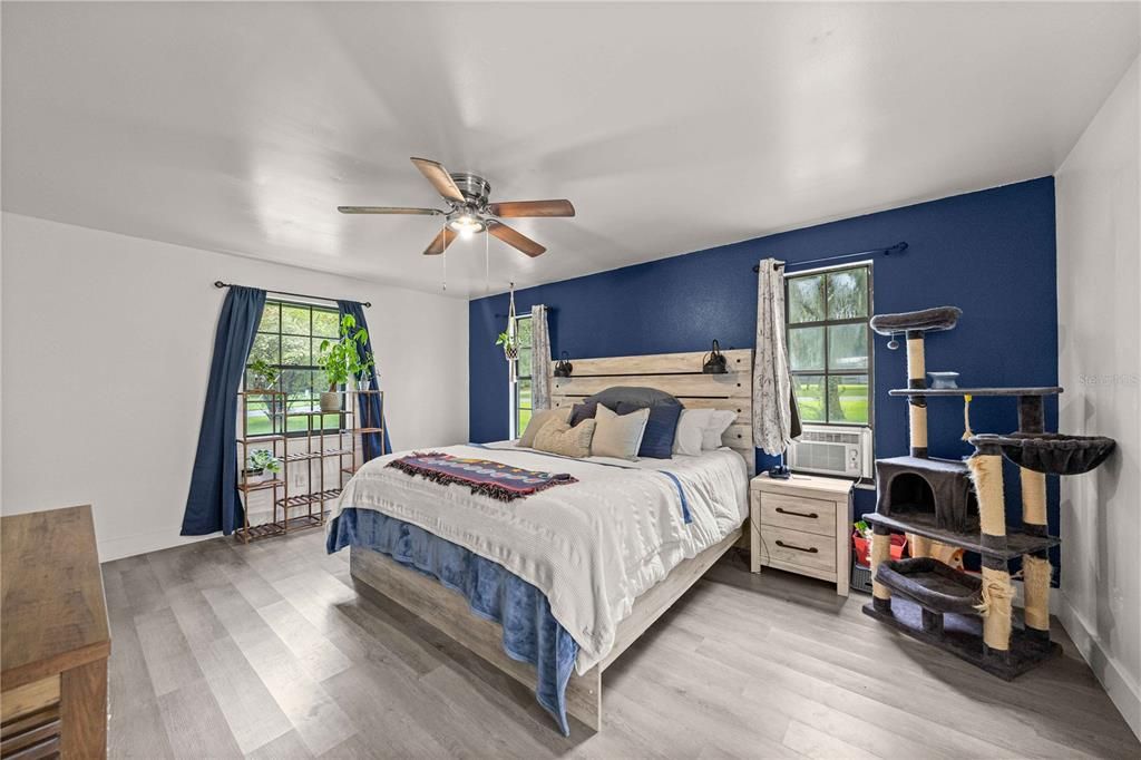 For Sale: $320,000 (3 beds, 2 baths, 1965 Square Feet)