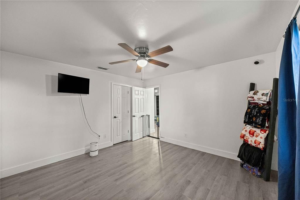 For Sale: $320,000 (3 beds, 2 baths, 1965 Square Feet)