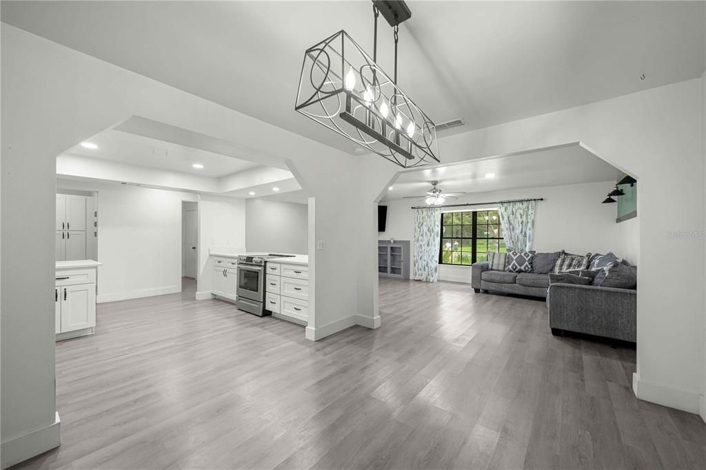 For Sale: $320,000 (3 beds, 2 baths, 1965 Square Feet)
