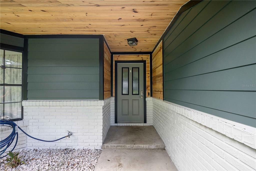 For Sale: $320,000 (3 beds, 2 baths, 1965 Square Feet)