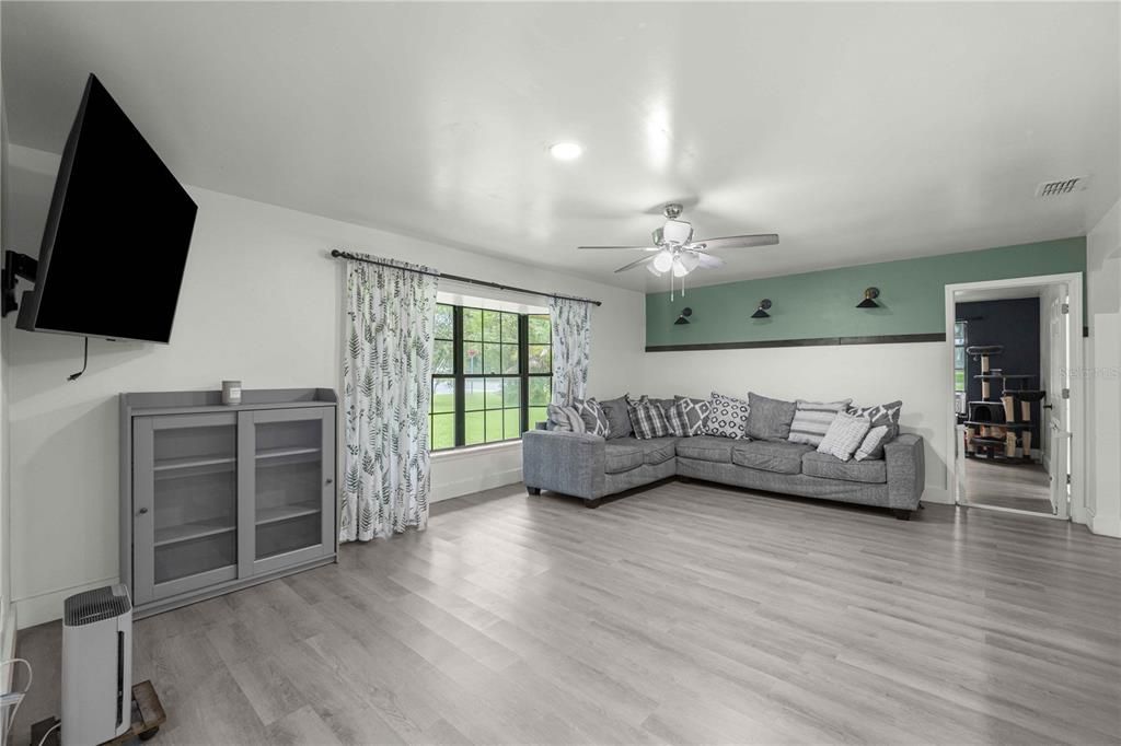 For Sale: $320,000 (3 beds, 2 baths, 1965 Square Feet)