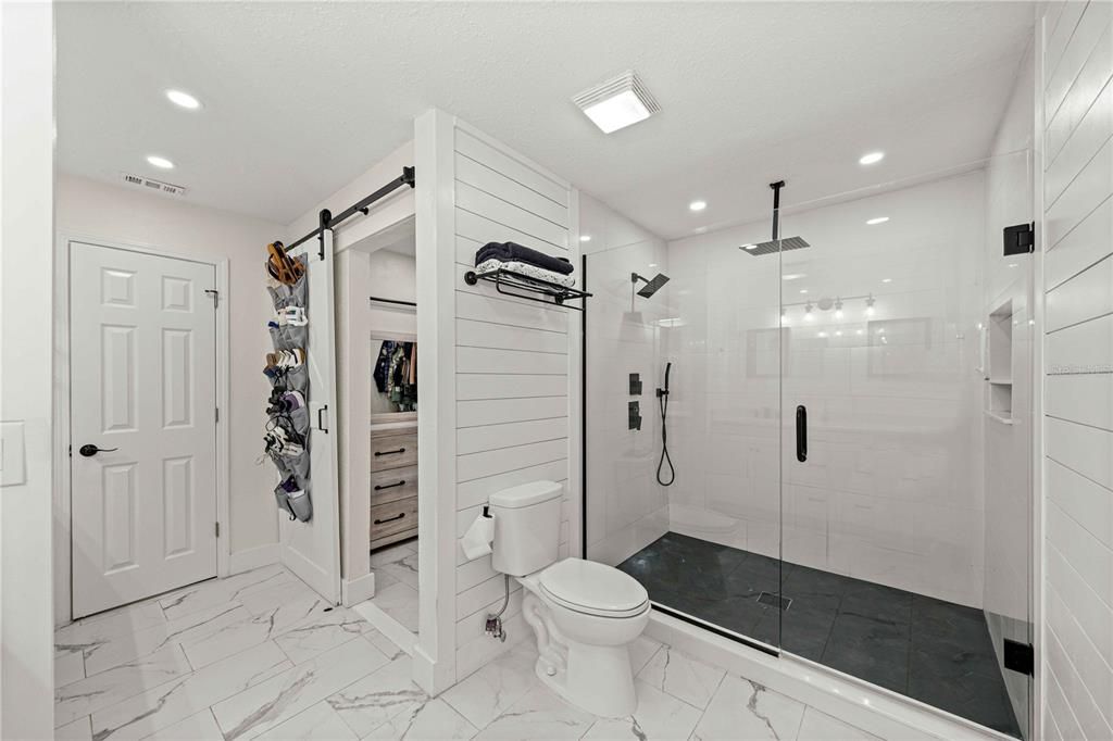 For Sale: $320,000 (3 beds, 2 baths, 1965 Square Feet)