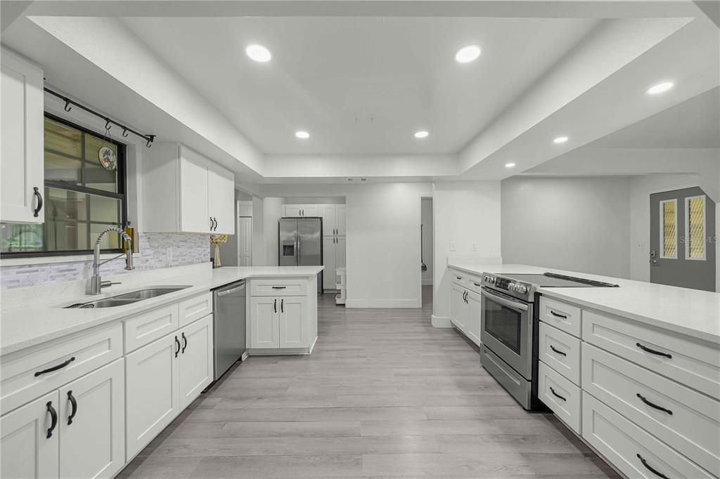 For Sale: $320,000 (3 beds, 2 baths, 1965 Square Feet)