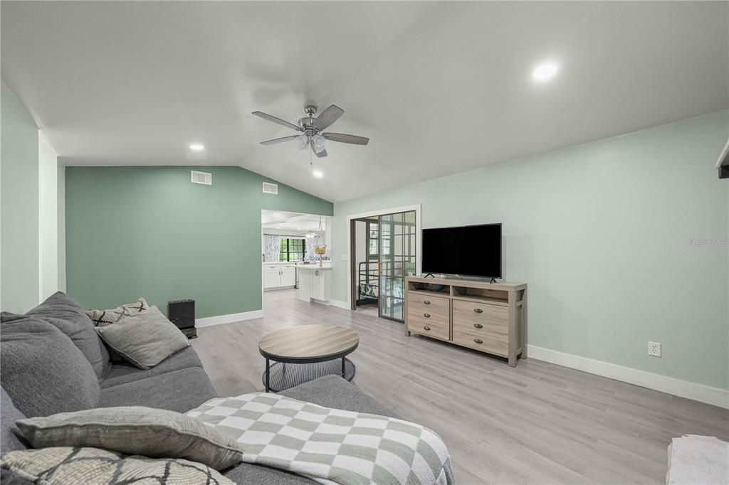 For Sale: $320,000 (3 beds, 2 baths, 1965 Square Feet)