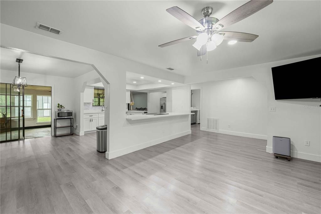 For Sale: $320,000 (3 beds, 2 baths, 1965 Square Feet)