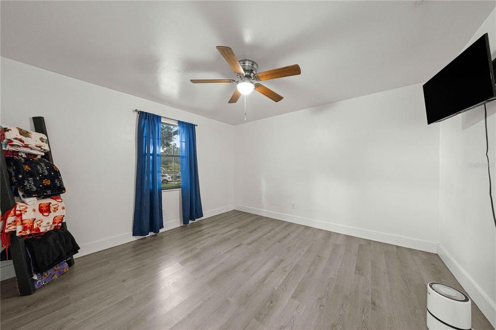 For Sale: $320,000 (3 beds, 2 baths, 1965 Square Feet)
