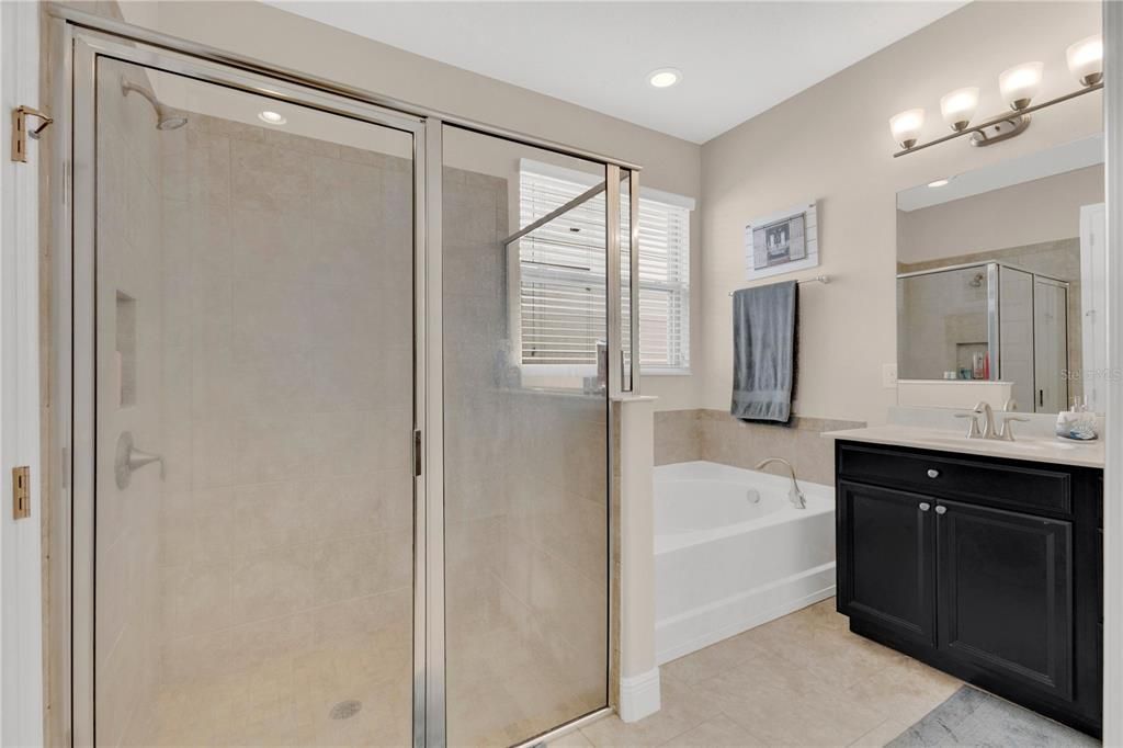 En Venta: $699,000 (4 camas, 3 baños, 2291 Pies cuadrados)