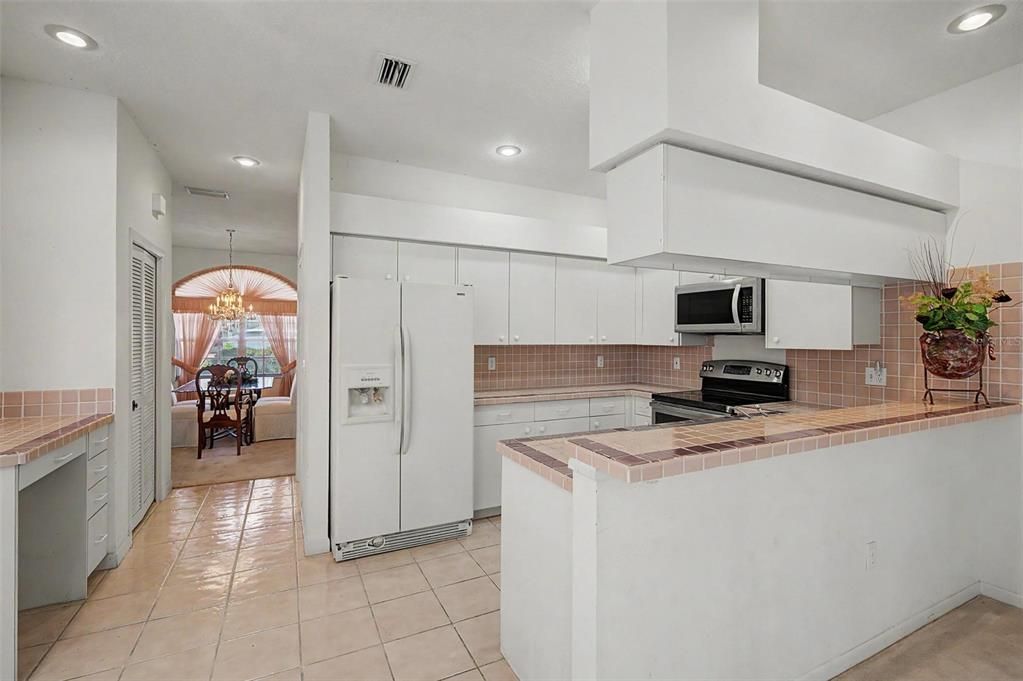 En Venta: $696,500 (3 camas, 2 baños, 1918 Pies cuadrados)