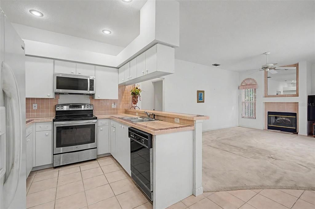 En Venta: $696,500 (3 camas, 2 baños, 1918 Pies cuadrados)