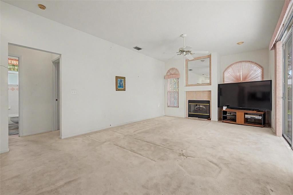 En Venta: $696,500 (3 camas, 2 baños, 1918 Pies cuadrados)