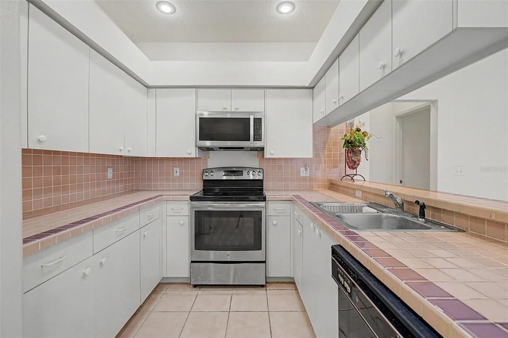 En Venta: $696,500 (3 camas, 2 baños, 1918 Pies cuadrados)