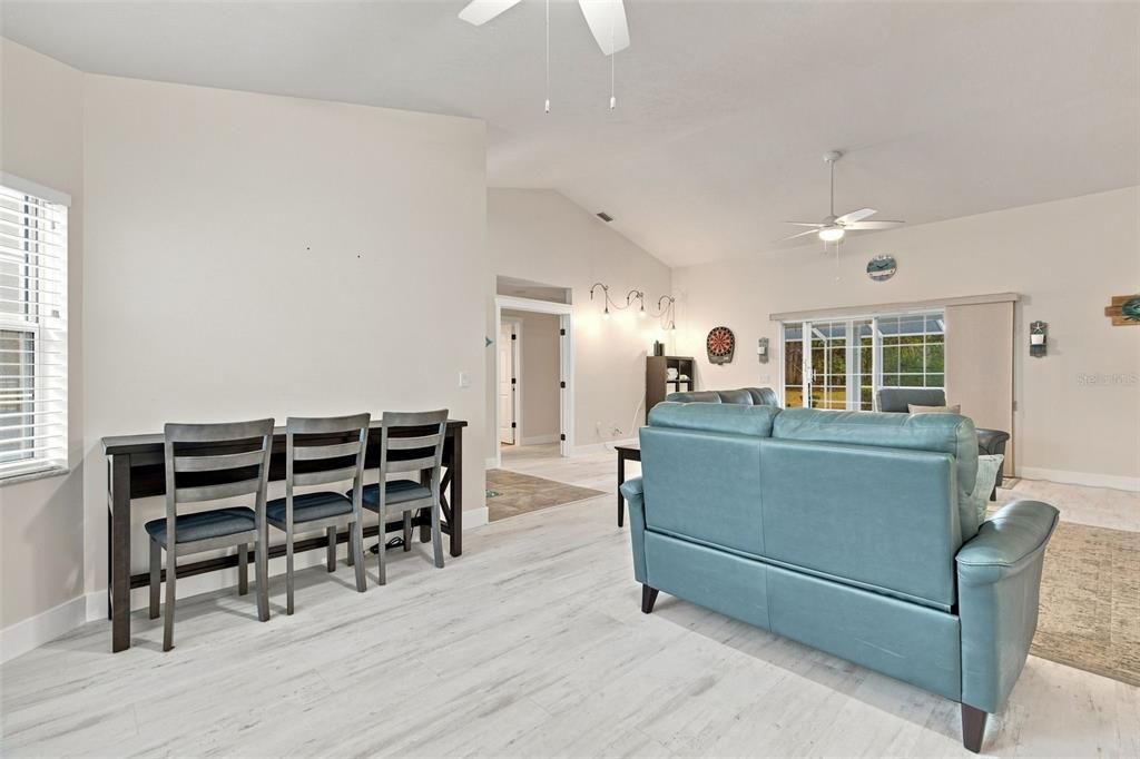 En Venta: $425,000 (3 camas, 2 baños, 1670 Pies cuadrados)
