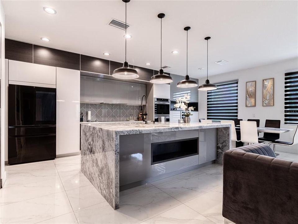 For Sale: $729,990 (7 beds, 5 baths, 4658 Square Feet)