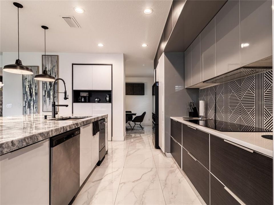 For Sale: $729,990 (7 beds, 5 baths, 4658 Square Feet)