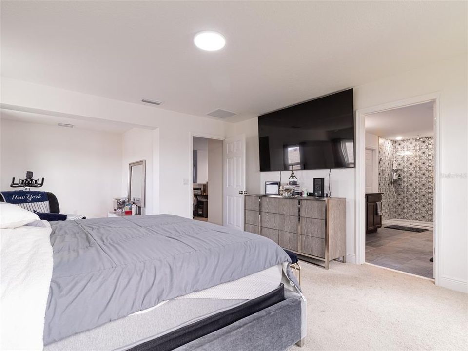 For Sale: $729,990 (7 beds, 5 baths, 4658 Square Feet)