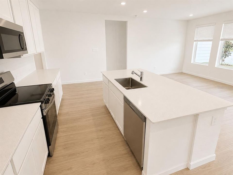 For Rent: $2,250 (3 beds, 2 baths, 1825 Square Feet)