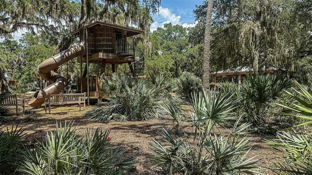 На продажу: $359,000 (4 спален, 2 ванн, 1813 Квадратных фут)