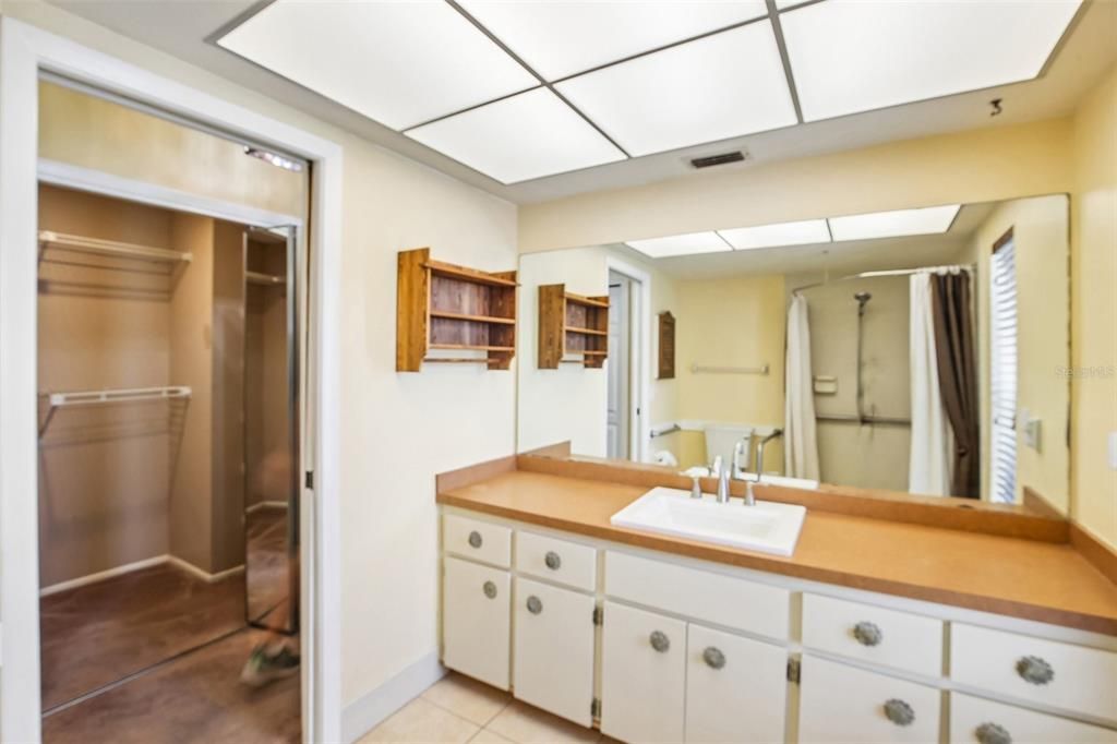 For Sale: $299,000 (3 beds, 2 baths, 1594 Square Feet)
