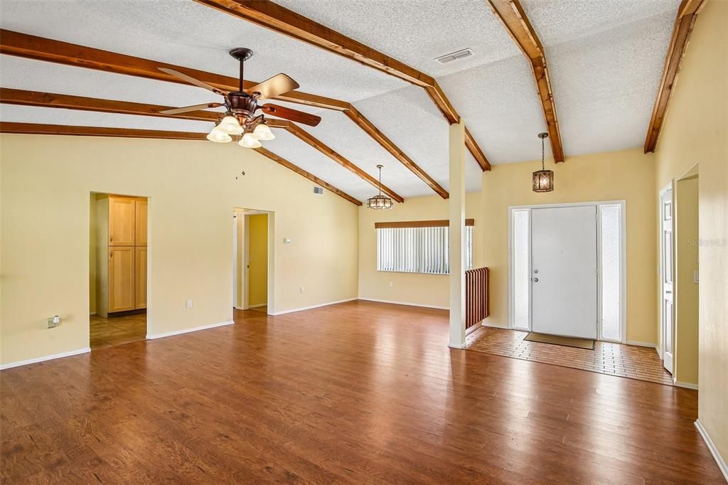For Sale: $299,000 (3 beds, 2 baths, 1594 Square Feet)