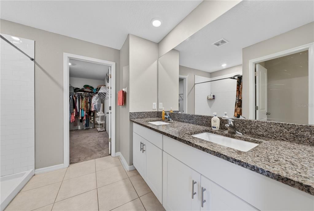 For Rent: $2,500 (4 beds, 2 baths, 2635 Square Feet)
