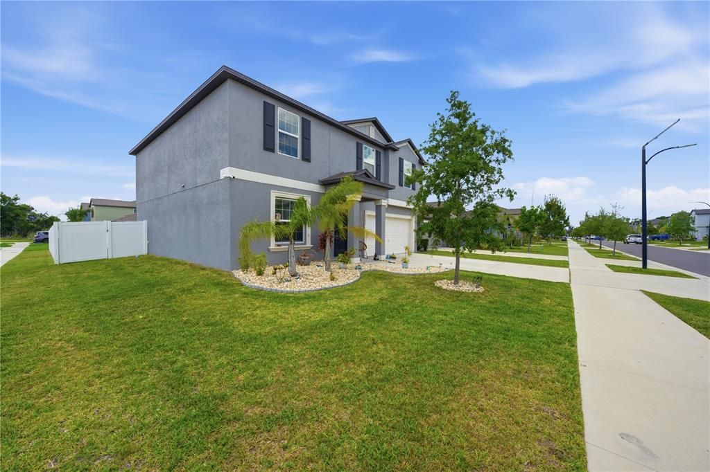 For Rent: $2,500 (4 beds, 2 baths, 2635 Square Feet)