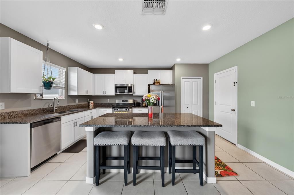 For Rent: $2,500 (4 beds, 2 baths, 2635 Square Feet)