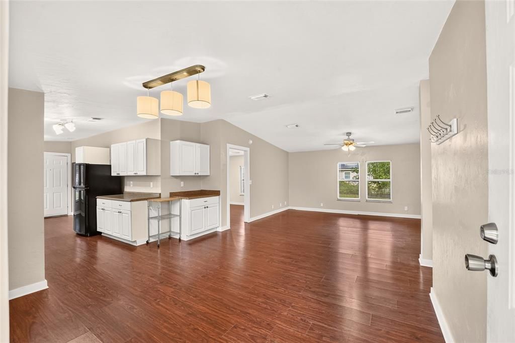 待售: $224,000 (3 贝兹, 2 浴室, 1296 平方英尺)