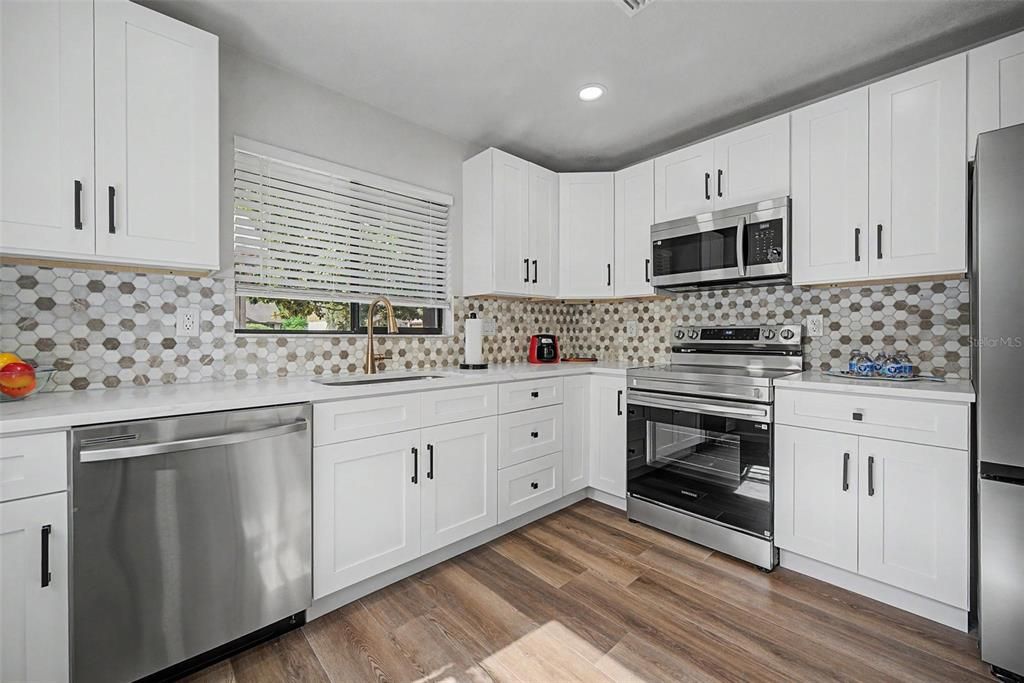 Active With Contract: $359,000 (2 beds, 2 baths, 1309 Square Feet)