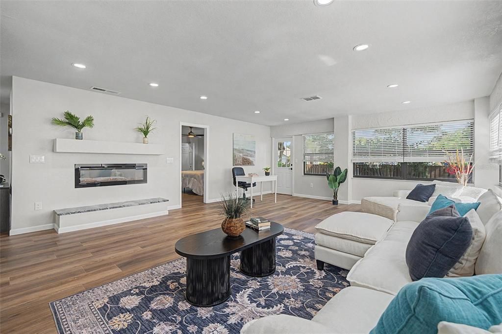 Active With Contract: $359,000 (2 beds, 2 baths, 1309 Square Feet)