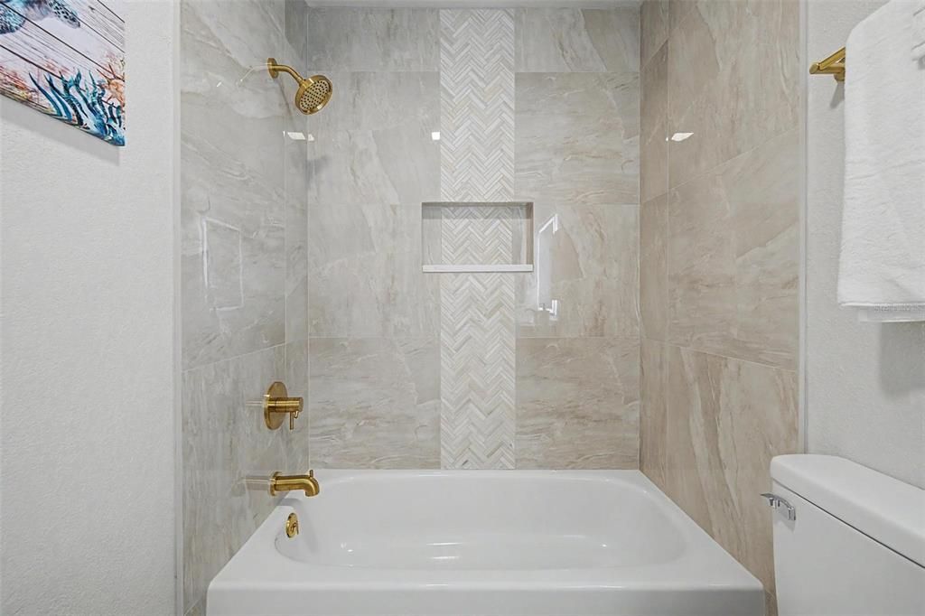 Active With Contract: $359,000 (2 beds, 2 baths, 1309 Square Feet)