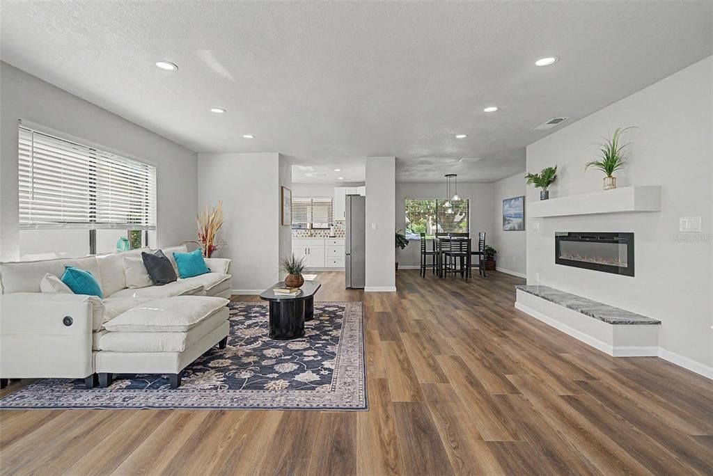 Active With Contract: $359,000 (2 beds, 2 baths, 1309 Square Feet)