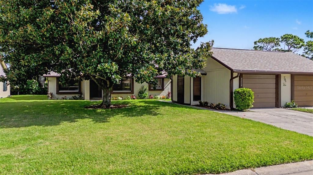 Active With Contract: $359,000 (2 beds, 2 baths, 1309 Square Feet)