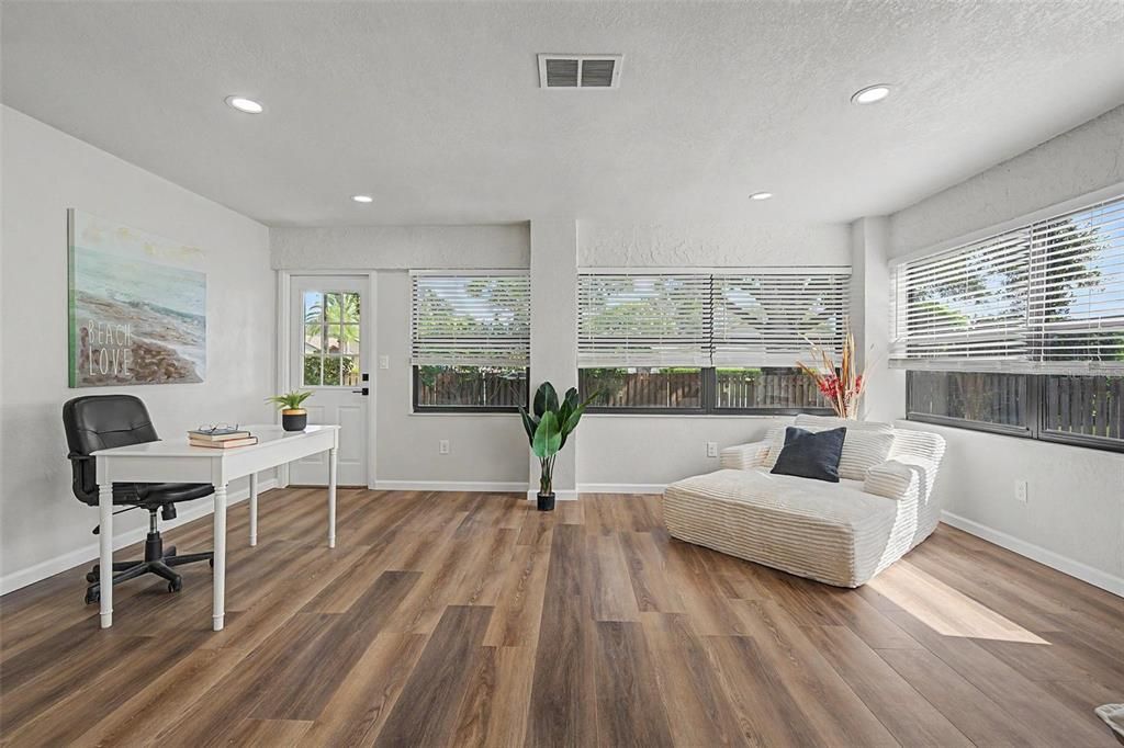 Active With Contract: $359,000 (2 beds, 2 baths, 1309 Square Feet)