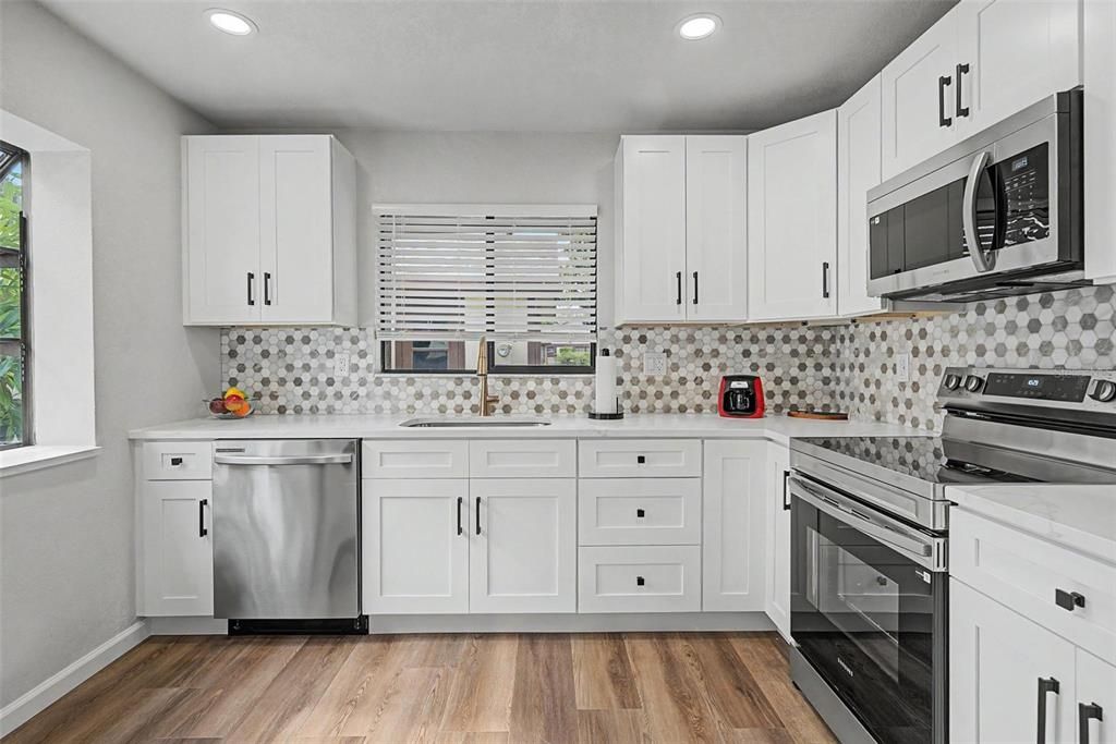 Active With Contract: $359,000 (2 beds, 2 baths, 1309 Square Feet)
