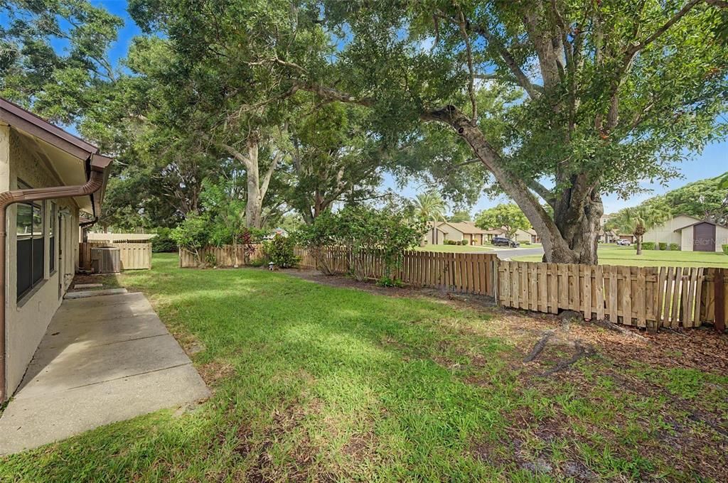 Active With Contract: $359,000 (2 beds, 2 baths, 1309 Square Feet)