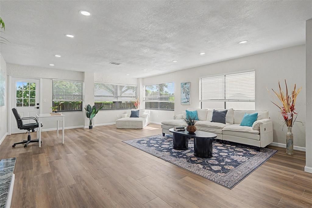 Active With Contract: $359,000 (2 beds, 2 baths, 1309 Square Feet)