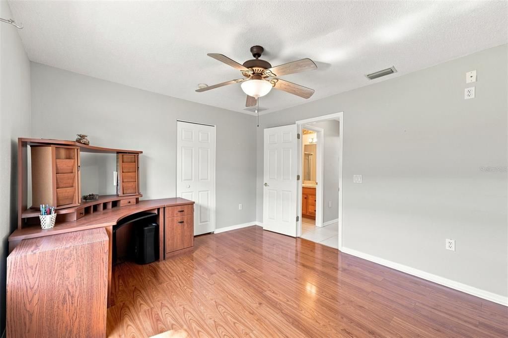 For Sale: $285,000 (3 beds, 2 baths, 1603 Square Feet)
