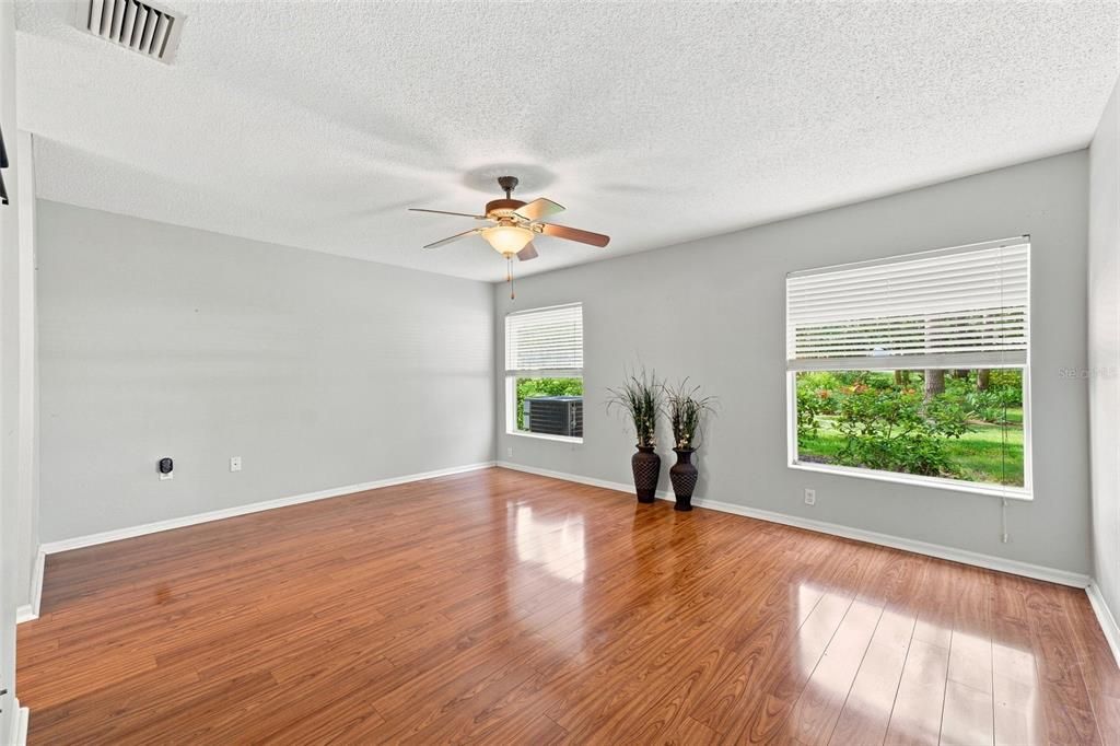 For Sale: $285,000 (3 beds, 2 baths, 1603 Square Feet)